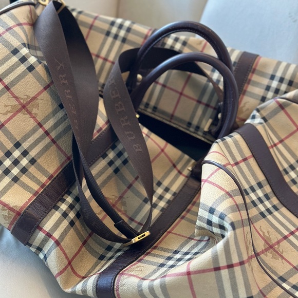 Burberry Bag. - Picture 2 of 9